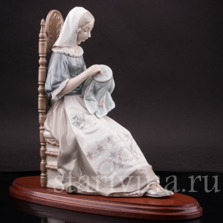 Статуэтка девушки из фарфора Вышивальщица, Lladro, Испания, 1974 г.