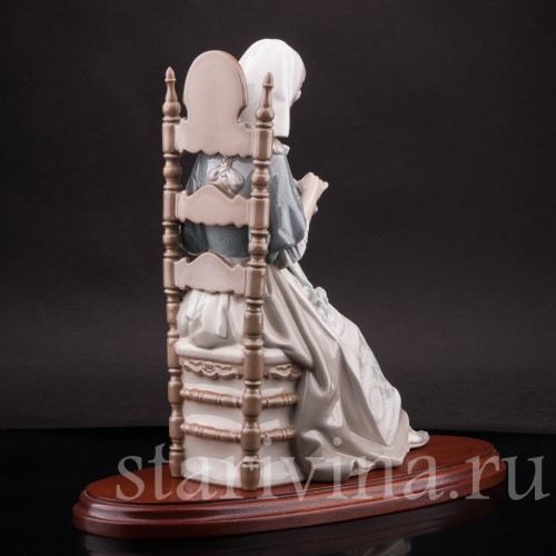 Статуэтка девушки из фарфора Вышивальщица, Lladro, Испания, 1974 г.