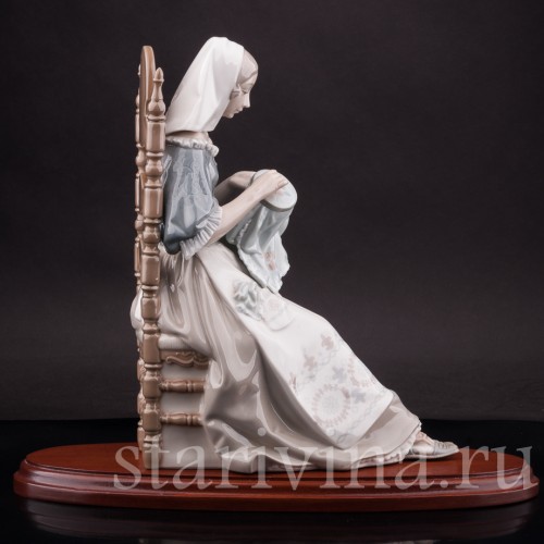 Статуэтка девушки из фарфора Вышивальщица, Lladro, Испания, 1974 г.