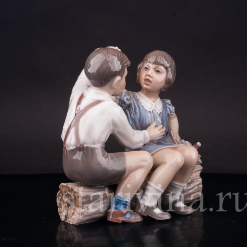 Фигурка из фарфора Девочка и мальчик с корабликом, Dahl Jensen, Дания, 1920-80 гг.