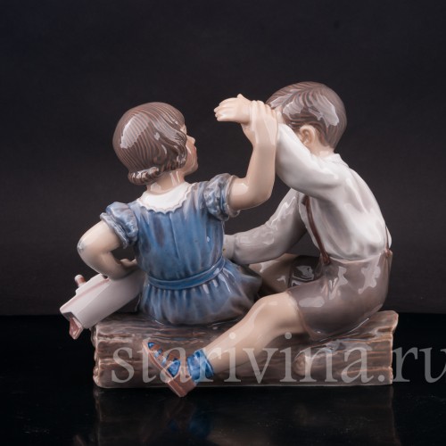 Фигурка из фарфора Девочка и мальчик с корабликом, Dahl Jensen, Дания, 1920-80 гг.