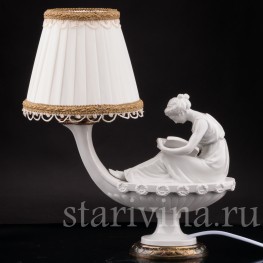 Фарфоровая лампа Девушка, читающая книгу, Volkstedt, Германия, нач. 20 в.