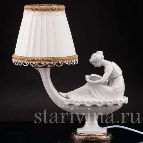 Фарфоровая лампа Девушка, читающая книгу, Volkstedt, Германия, нач. 20 в.