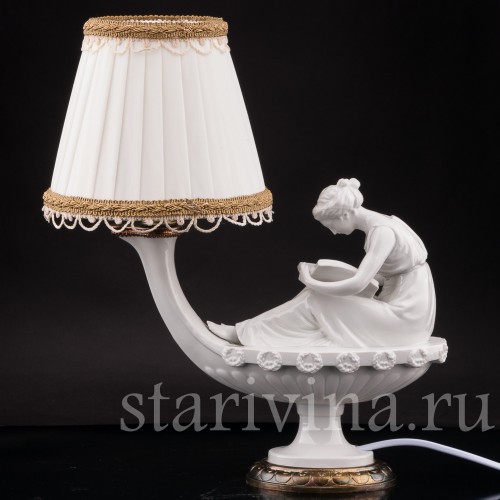 Фарфоровая лампа Девушка, читающая книгу, Volkstedt, Германия, нач. 20 в.