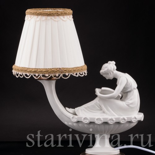 Фарфоровая лампа Девушка, читающая книгу, Volkstedt, Германия, нач. 20 в.