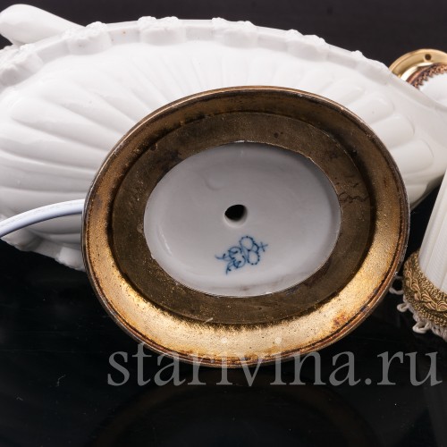 Фарфоровая лампа Девушка, читающая книгу, Volkstedt, Германия, нач. 20 в.