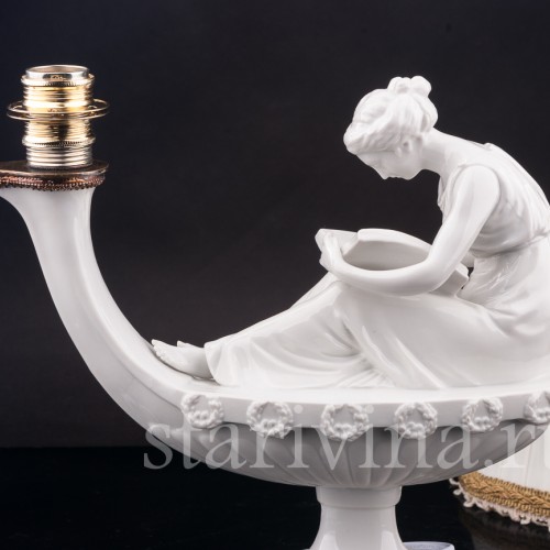 Фарфоровая лампа Девушка, читающая книгу, Volkstedt, Германия, нач. 20 в.