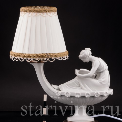 Фарфоровая лампа Девушка, читающая книгу, Volkstedt, Германия, нач. 20 в.