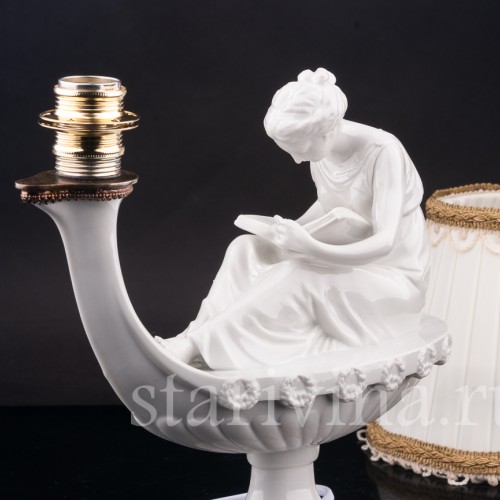 Фарфоровая лампа Девушка, читающая книгу, Volkstedt, Германия, нач. 20 в.