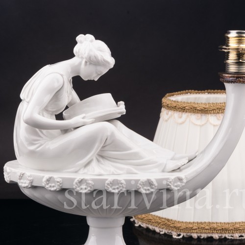 Фарфоровая лампа Девушка, читающая книгу, Volkstedt, Германия, нач. 20 в.