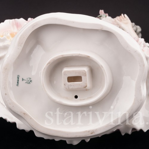 Статуэтка из фарфора Дама в зелёном платье, украшенном розами, Karl Ens, Германия, 1920-30 гг.