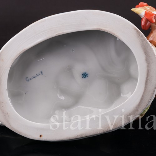 Фарфоровая статуэтка Путти, разнимающий петухов, Scheibe-Alsbach, Германия, перв. пол. 20 в.