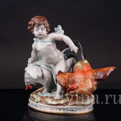 Фарфоровая статуэтка Путти, разнимающий петухов, Scheibe-Alsbach, Германия, перв. пол. 20 в.