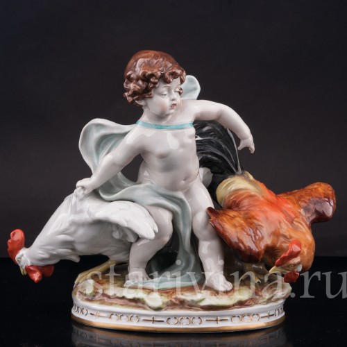 Фарфоровая статуэтка Путти, разнимающий петухов, Scheibe-Alsbach, Германия, перв. пол. 20 в.
