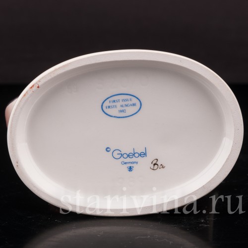 Фигурка мальчика из фарфора Маленький профессор, Goebel, Германия, 1992 г.