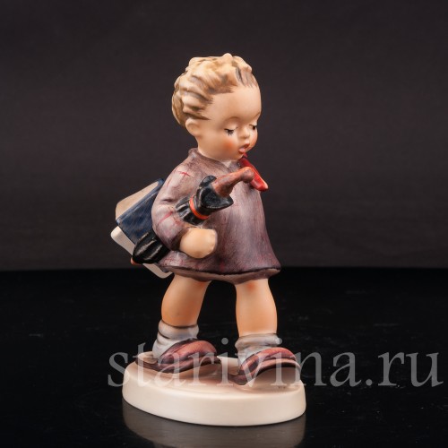 Фигурка мальчика из фарфора Маленький профессор, Goebel, Германия, 1992 г.