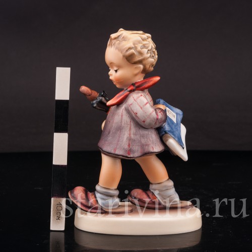 Фигурка мальчика из фарфора Маленький профессор, Goebel, Германия, 1992 г.