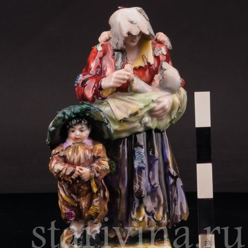 Фигурка из фарфора Нищенка с трёмя детьми, Дрезден, Германия, пер. пол. 20 в.