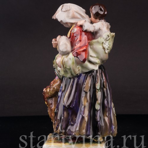 Фигурка из фарфора Нищенка с трёмя детьми, Дрезден, Германия, пер. пол. 20 в.