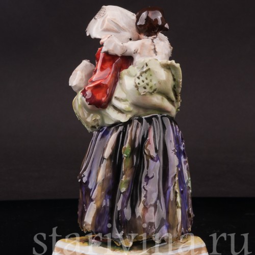 Фигурка из фарфора Нищенка с трёмя детьми, Дрезден, Германия, пер. пол. 20 в.