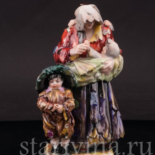 Фигурка из фарфора Нищенка с трёмя детьми, Дрезден, Германия, пер. пол. 20 в.