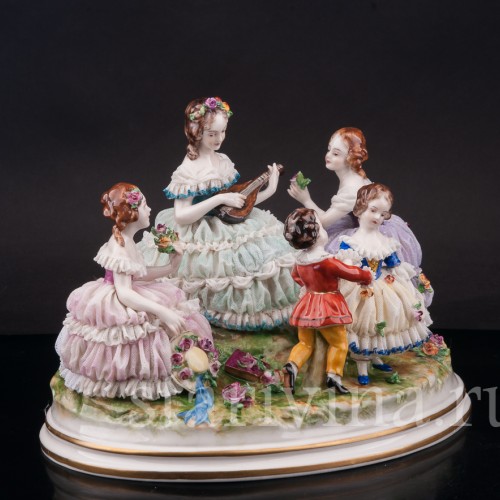 Фарфоровая статуэтка Танцы на лужайке, кружевная, Volkstedt, Германия, нач. 20 в.