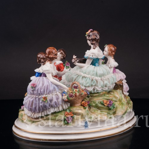 Фарфоровая статуэтка Танцы на лужайке, кружевная, Volkstedt, Германия, нач. 20 в.