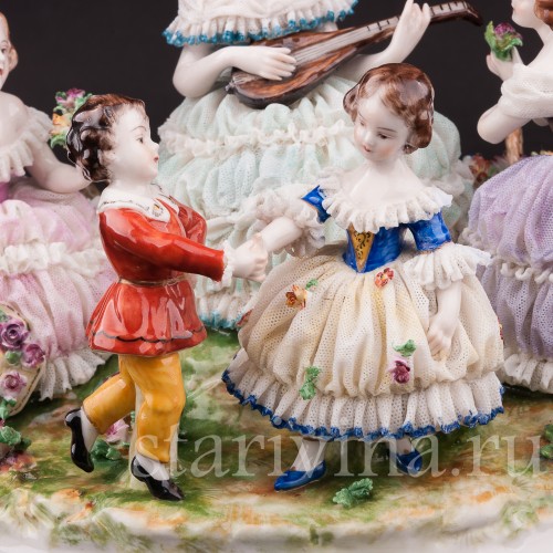 Фарфоровая статуэтка Танцы на лужайке, кружевная, Volkstedt, Германия, нач. 20 в.