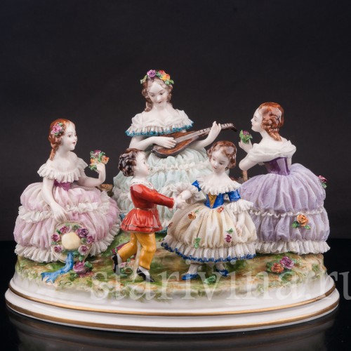 Фарфоровая статуэтка Танцы на лужайке, кружевная, Volkstedt, Германия, нач. 20 в.