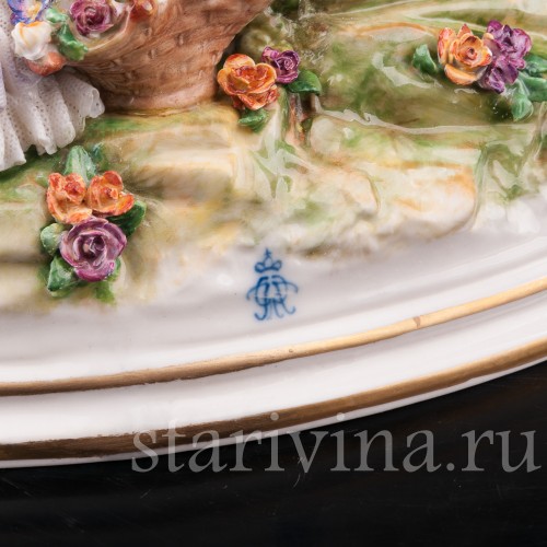 Фарфоровая статуэтка Танцы на лужайке, кружевная, Volkstedt, Германия, нач. 20 в.