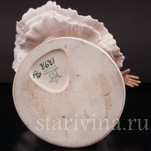 Статуэтка девушки из фарфора Помпейская танцовщица, Dahl Jensen, Дания, сер. 20 века.