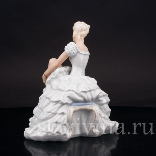 Фарфоровая статуэтка Балерина, завязывающая балетную туфельку, Schaubach Kunst, Германия, 1920-40е гг.