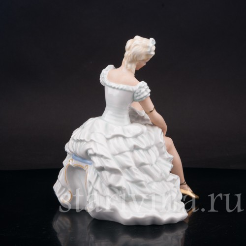 Фарфоровая статуэтка Балерина, завязывающая балетную туфельку, Schaubach Kunst, Германия, 1920-40е гг.