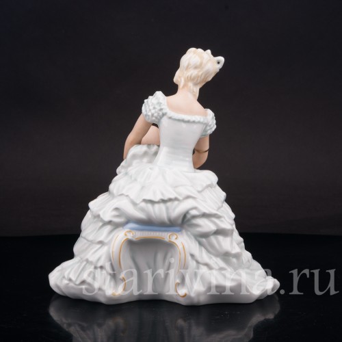 Фарфоровая статуэтка Балерина, завязывающая балетную туфельку, Schaubach Kunst, Германия, 1920-40е гг.