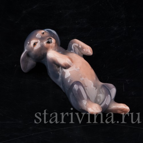 Фигурка собаки из фарфора Щенок таксы, лежащий на спине Royal Copenhagen, Дания, 1990 гг.