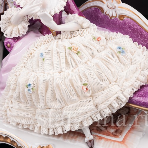 Композиция из фарфора Пара со скрипкой и книжкой, кружевная, Unterweissbach, Германия, 1986-90 гг.