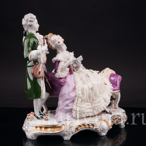 Композиция из фарфора Пара со скрипкой и книжкой, кружевная, Unterweissbach, Германия, 1986-90 гг.