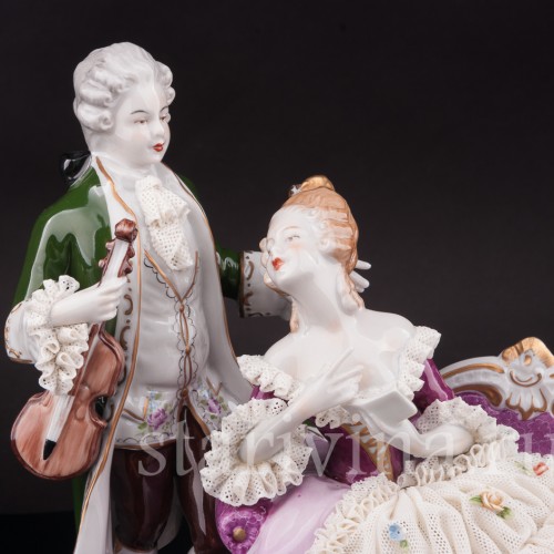 Композиция из фарфора Пара со скрипкой и книжкой, кружевная, Unterweissbach, Германия, 1986-90 гг.