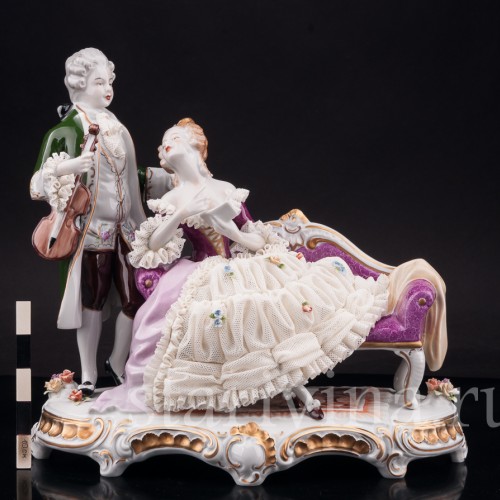 Композиция из фарфора Пара со скрипкой и книжкой, кружевная, Unterweissbach, Германия, 1986-90 гг.