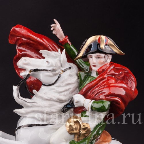 Фарфоровая статуэтка Наполеон Бонапарт на перевале Сен-Бернар, Scheibe-Alsbach, Германия, сер. 20 в.