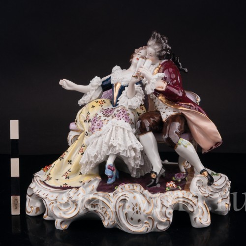 Фарфоровая статуэтка Пара с бокалами, кружевная, Volkstedt, Германия, нач. 20 в.