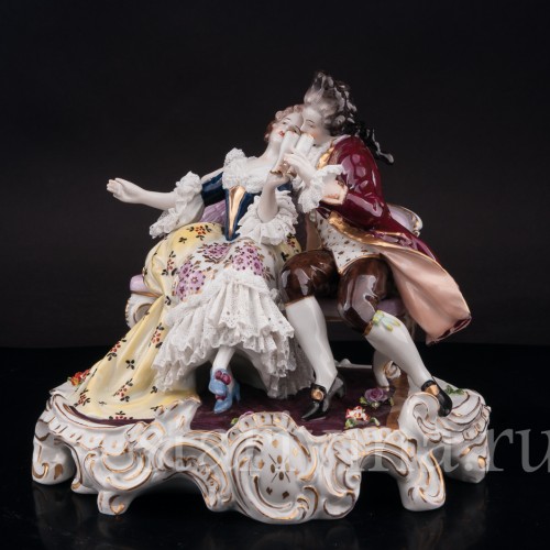 Фарфоровая статуэтка Пара с бокалами, кружевная, Volkstedt, Германия, нач. 20 в.