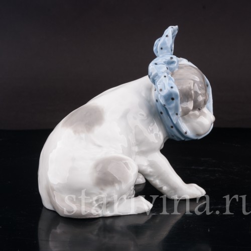 Статуэтка из фарфора Собака с перевязанным зубом, Heubach, Германия, 1882-1915 гг.