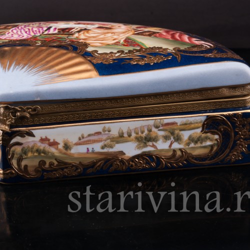Декоративная шкатулка из фарфора Чаепитие, Франция, кон. 19 в.