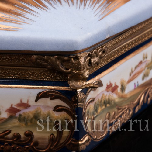 Декоративная шкатулка из фарфора Чаепитие, Франция, кон. 19 в.