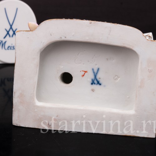 Фигурка девушки из фарфора Аллегория обоняния, девушка с цветами, Meissen, Германия, сер. 19 - нач. 20 вв.