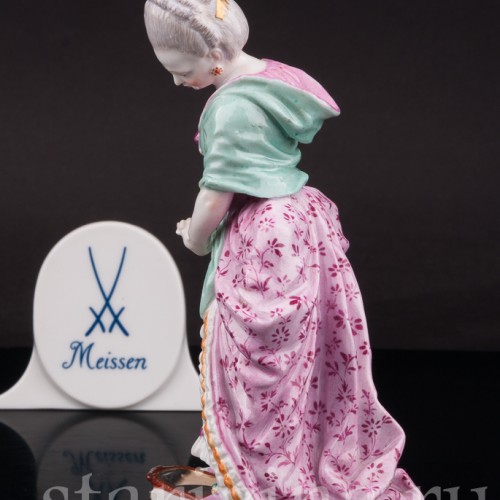 Фигурка из фарфора Девочка и разбитое зеркало, Meissen, Германия, сер. 19 - нач. 20 вв.