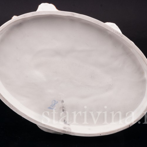 Фарфоровая статуэтка Девушка, поправляющая перчатку, Carl Thieme, Германия, нач. 20 в.