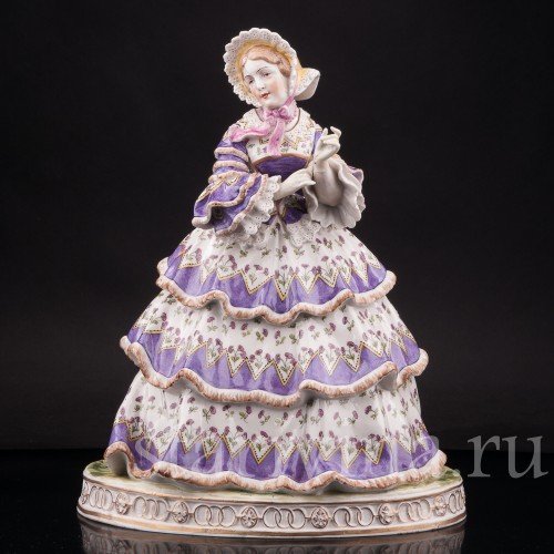 Фарфоровая статуэтка Девушка, поправляющая перчатку, Carl Thieme, Германия, нач. 20 в.