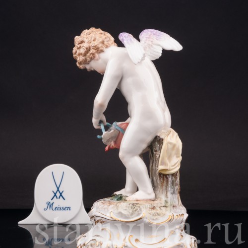 Фарфоровая композиция Купид связывающий крылья сердцам, Meissen, Германия, кон. 19 - нач. 20 вв.